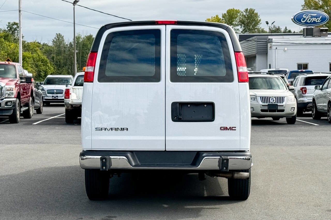 Used 2022 GMC Savana 2500 w/ Driver Convenience Package RWD image 4