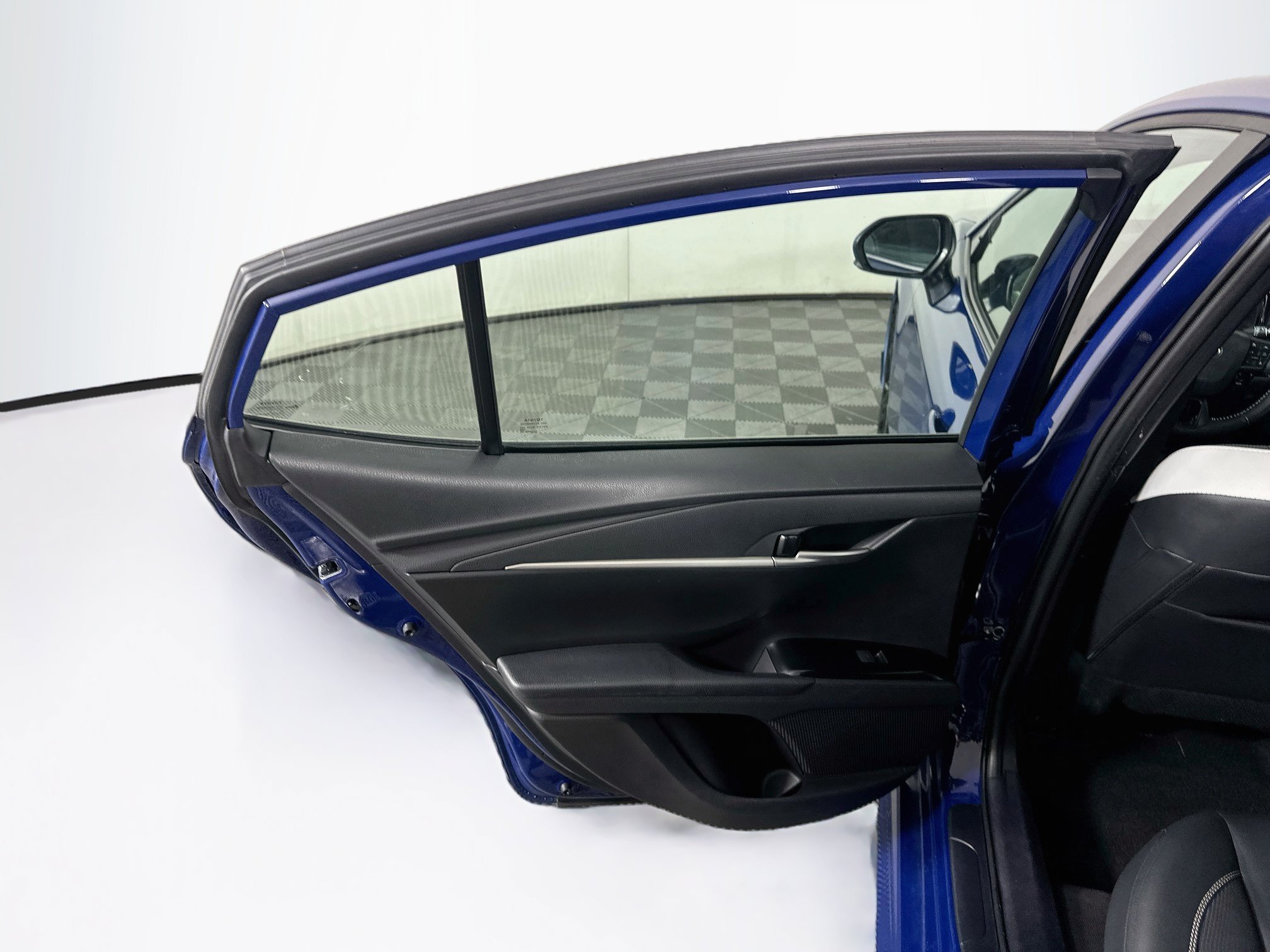 Used 2025 Toyota Camry SE FWD image 26