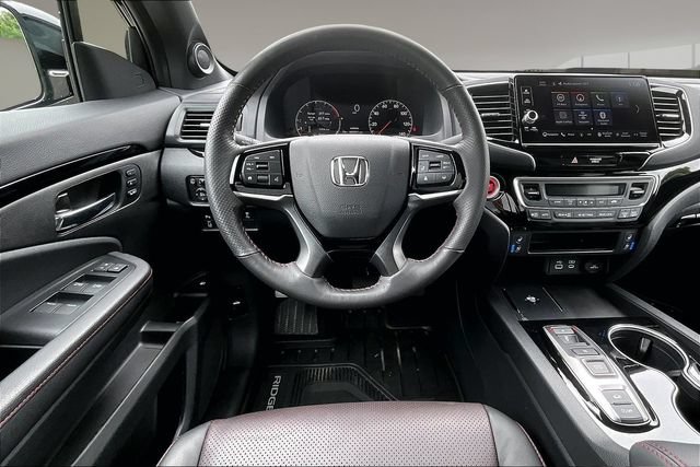 Used 2025 Honda Ridgeline Black Edition image 9