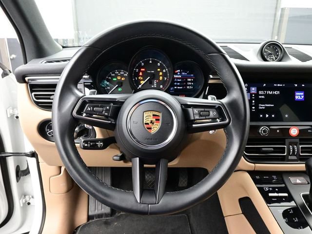 Certified 2023 Porsche Macan image 8
