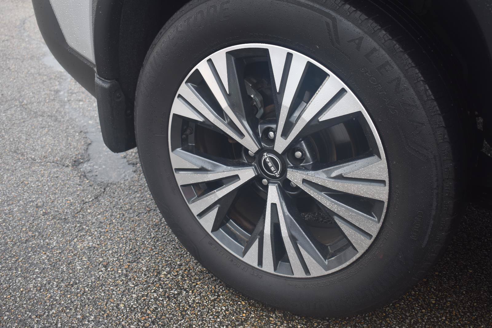 Used 2023 Nissan Rogue SV FWD image 13