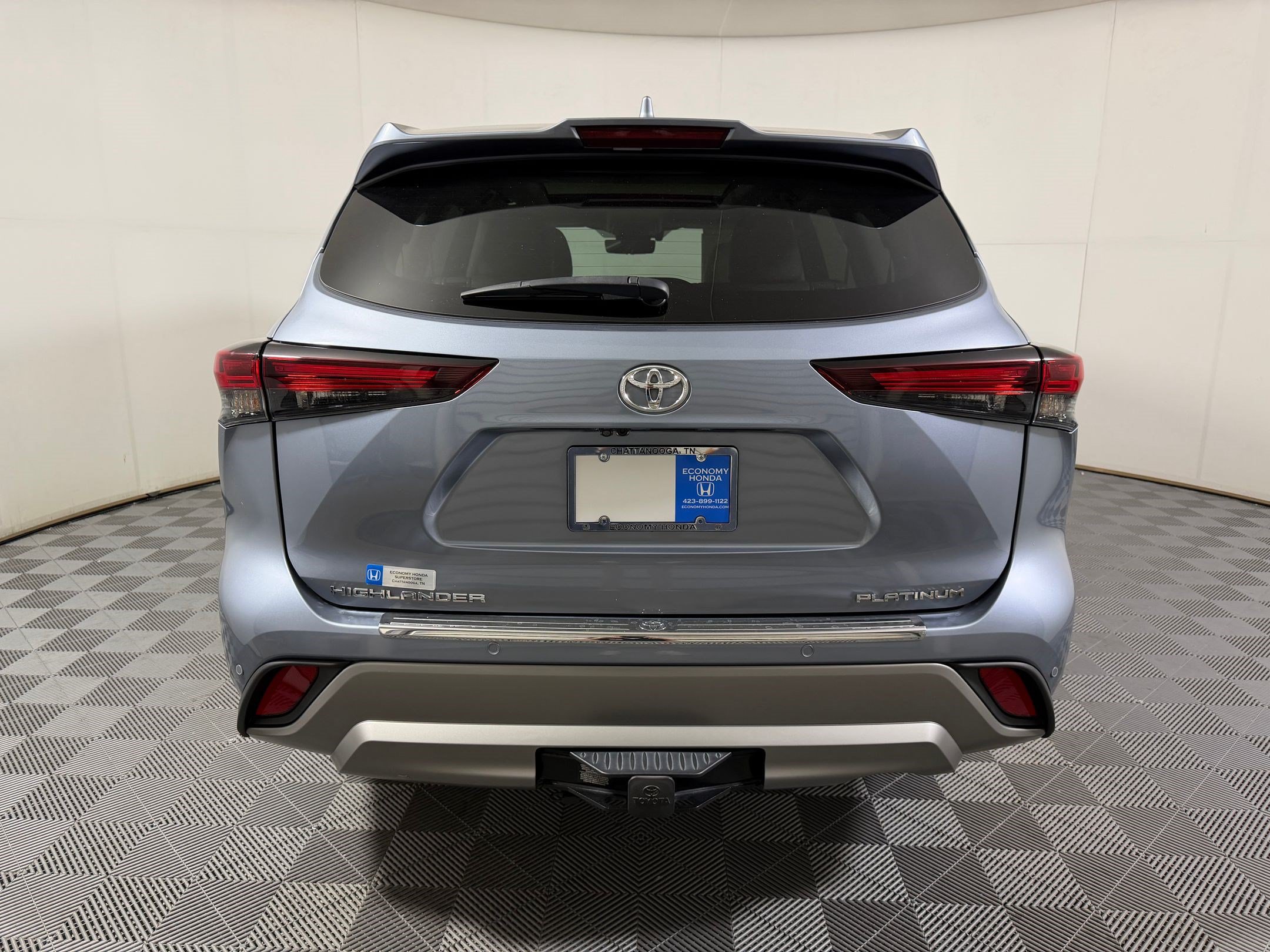 Used 2024 Toyota Highlander Platinum FWD image 8