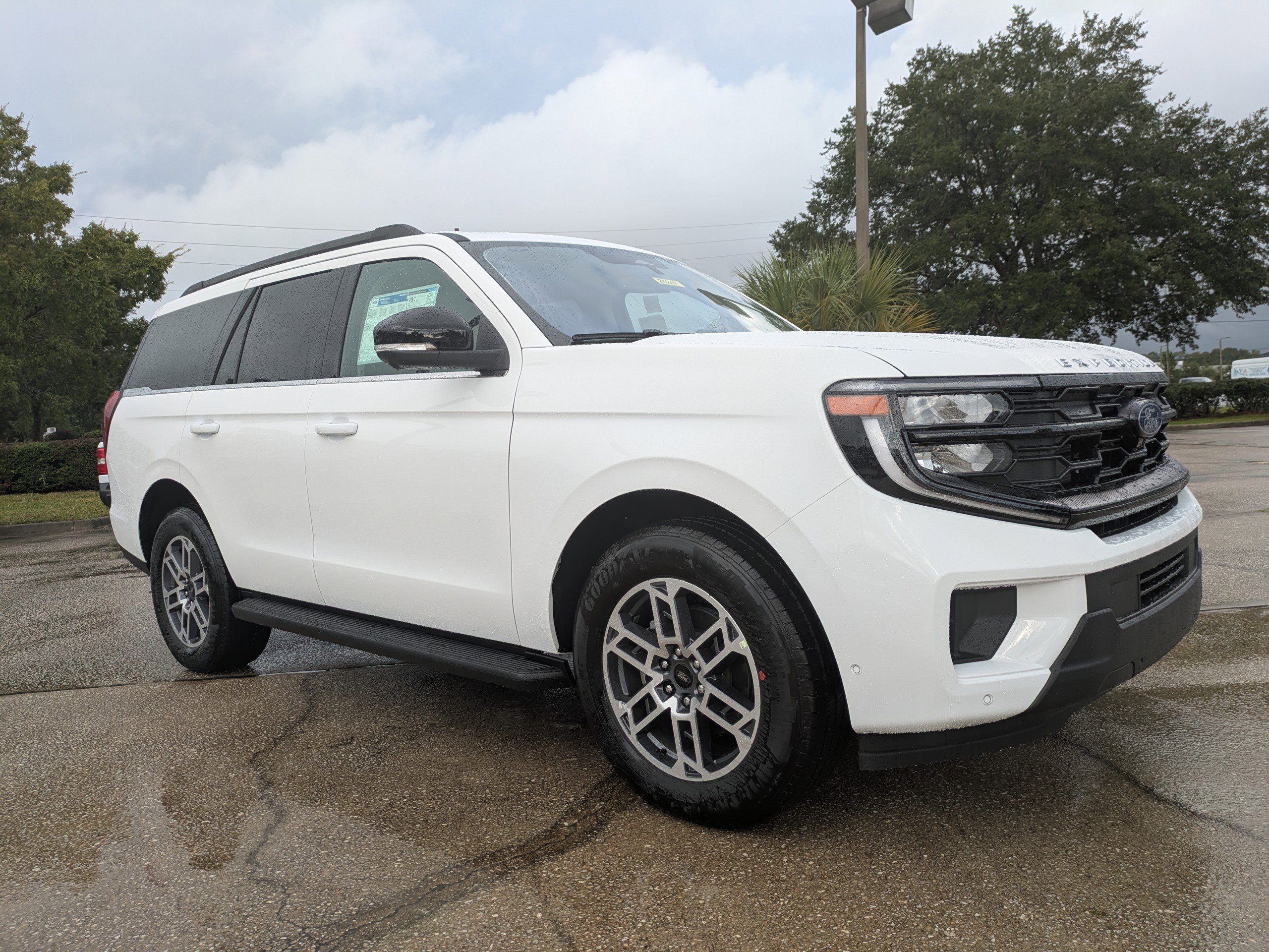 New 2025 Ford Expedition Active image 2