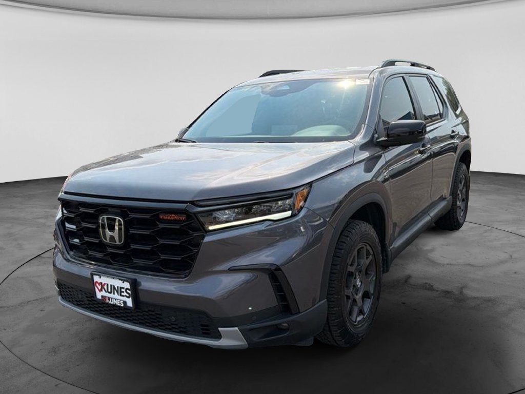 Used 2023 Honda Pilot TrailSport image 4