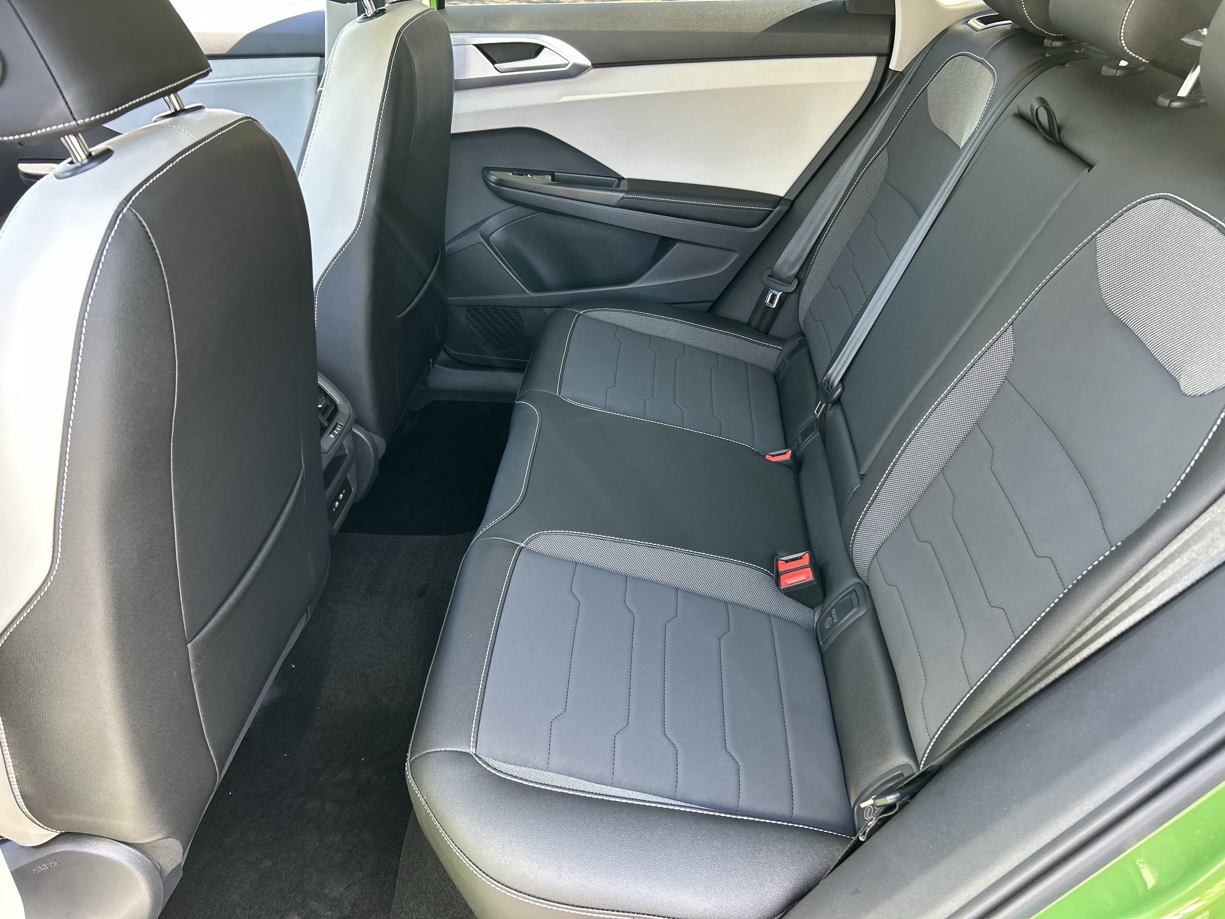 New 2026 Volkswagen Taos SE FWD image 14