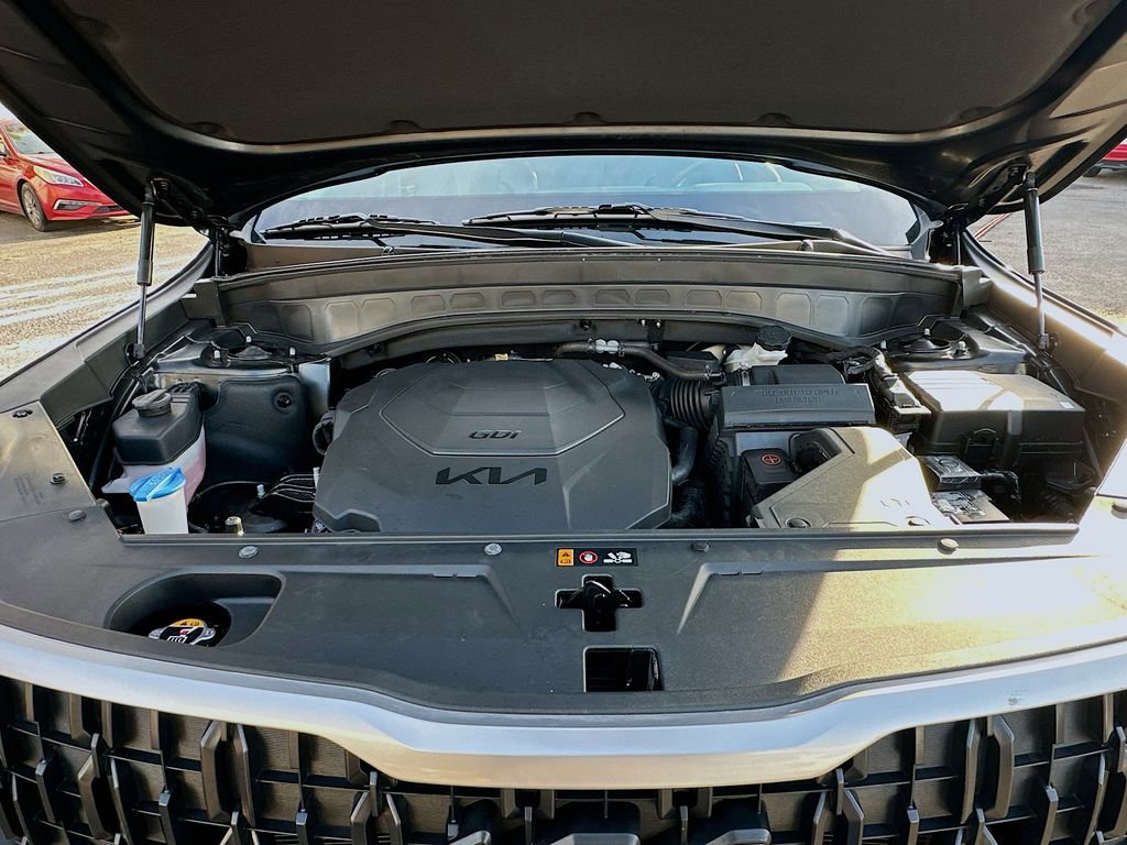 Certified 2025 Kia Telluride LX image 30