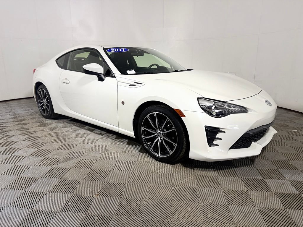 Used 2017 Toyota 86 RWD image 9