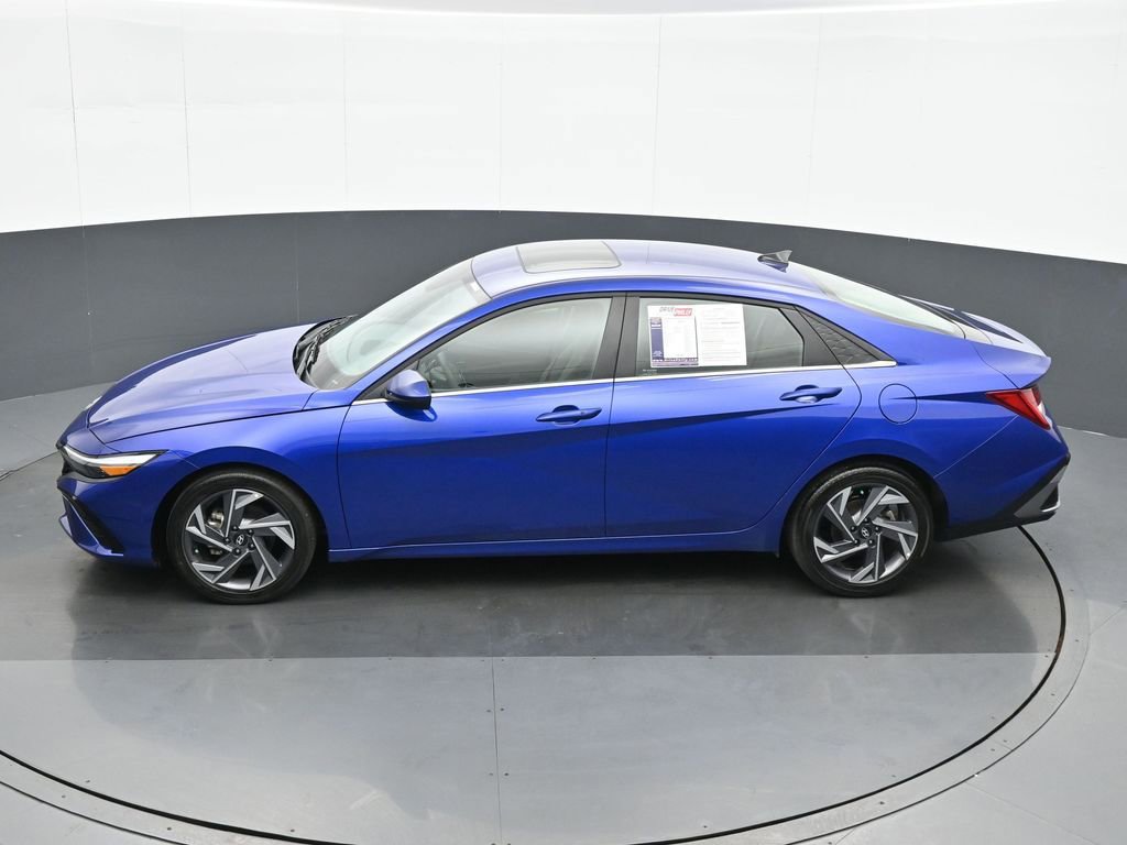 Used 2025 Hyundai Elantra SEL FWD image 18