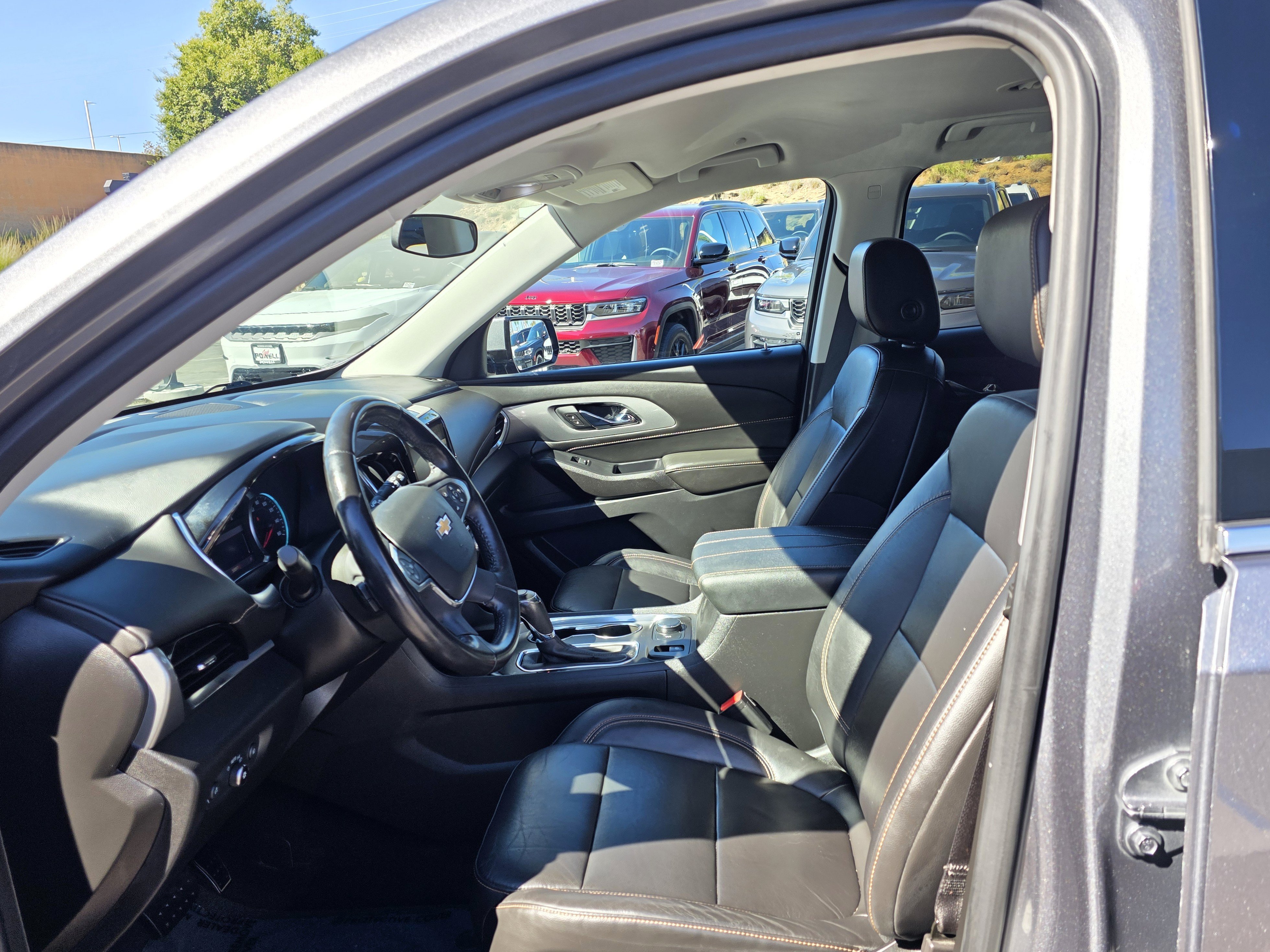 Used 2020 Chevrolet Traverse LT w/ LPO, Floor Liner Package FWD image 11