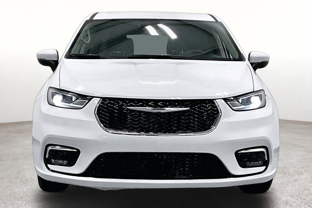 Used 2023 Chrysler Pacifica Touring-L FWD image 5