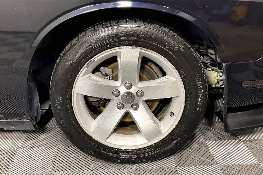 Used 2012 Dodge Challenger SXT image 10