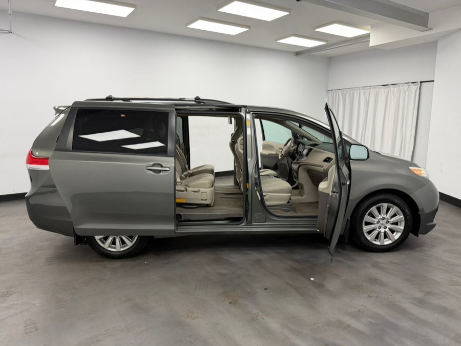 Used 2011 Toyota Sienna XLE w/ Premium Pkg AWD/4WD image 24