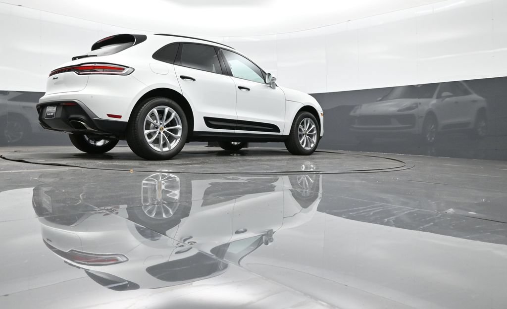 Certified 2026 Porsche Macan AWD/4WD image 37