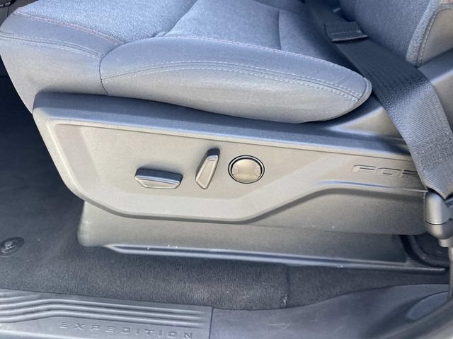 Certified 2025 Ford Expedition Active AWD/4WD image 18