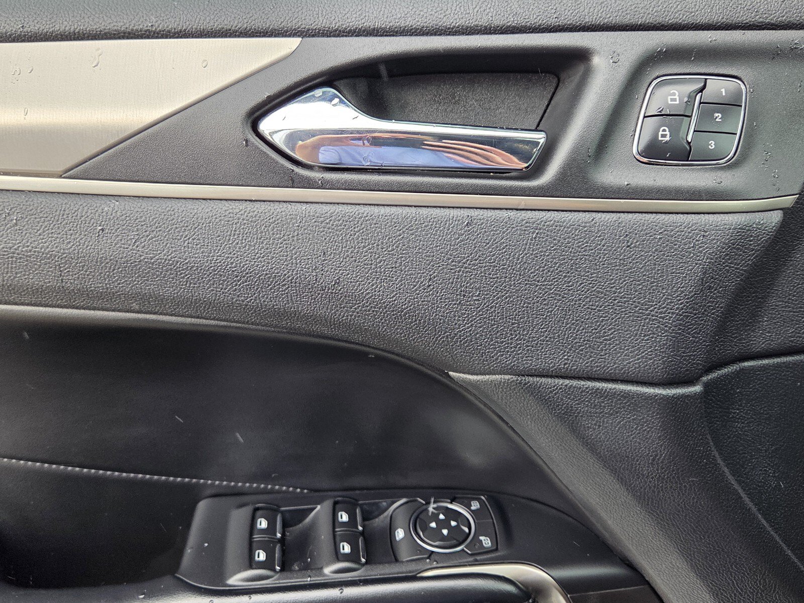 Used 2017 Lincoln MKC Premiere FWD image 13