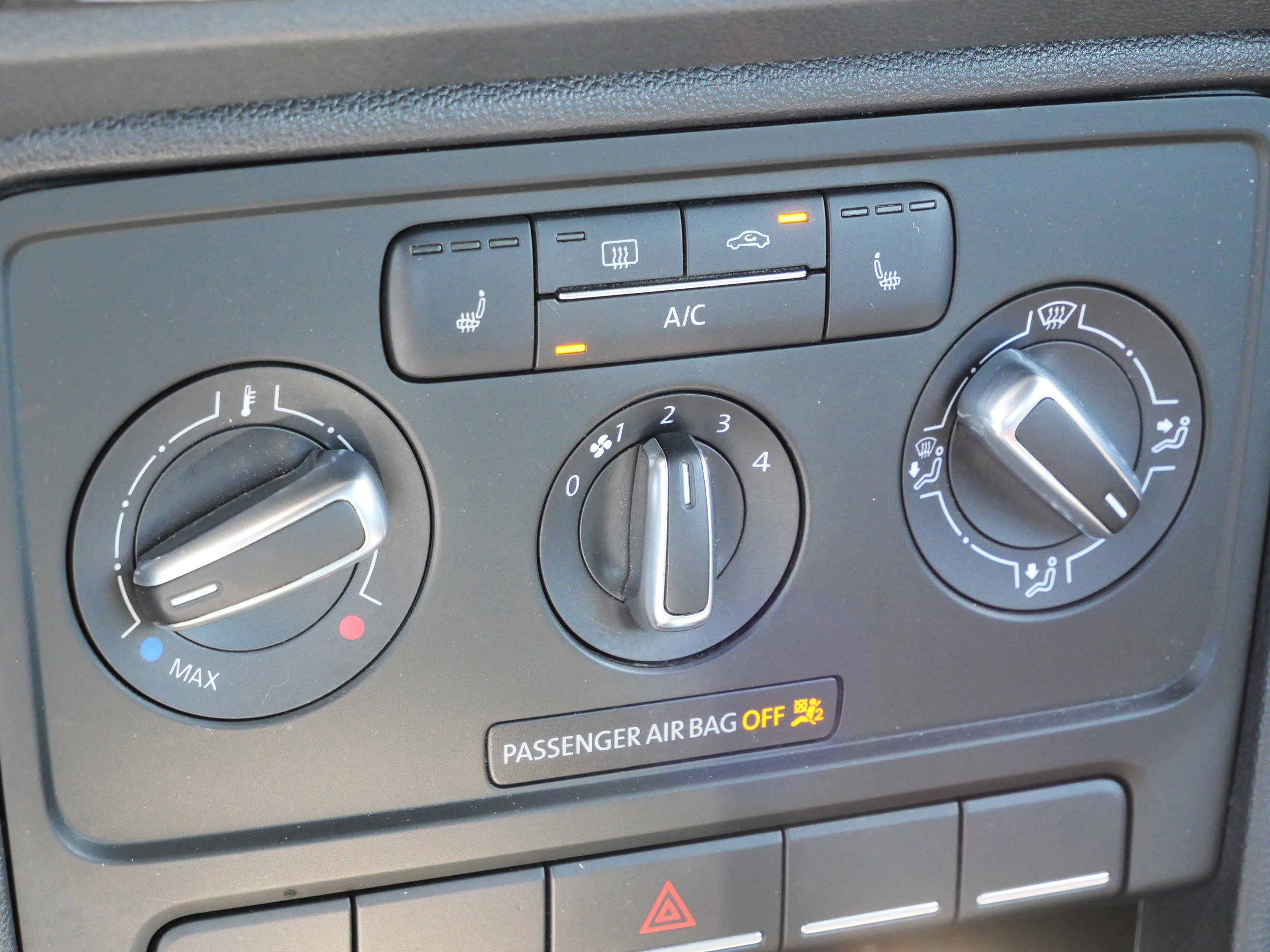 Used 2013 Volkswagen Beetle 2.5 FWD image 26