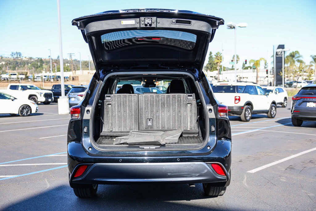 Certified 2025 Toyota Highlander Limited image 27