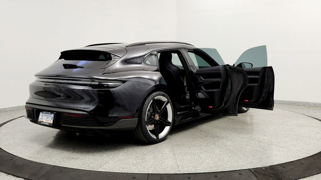 Used 2023 Porsche Taycan GTS image 11