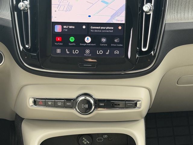 Certified 2024 Volvo XC40 B5 Plus w/ Protection Package Premier AWD/4WD image 19