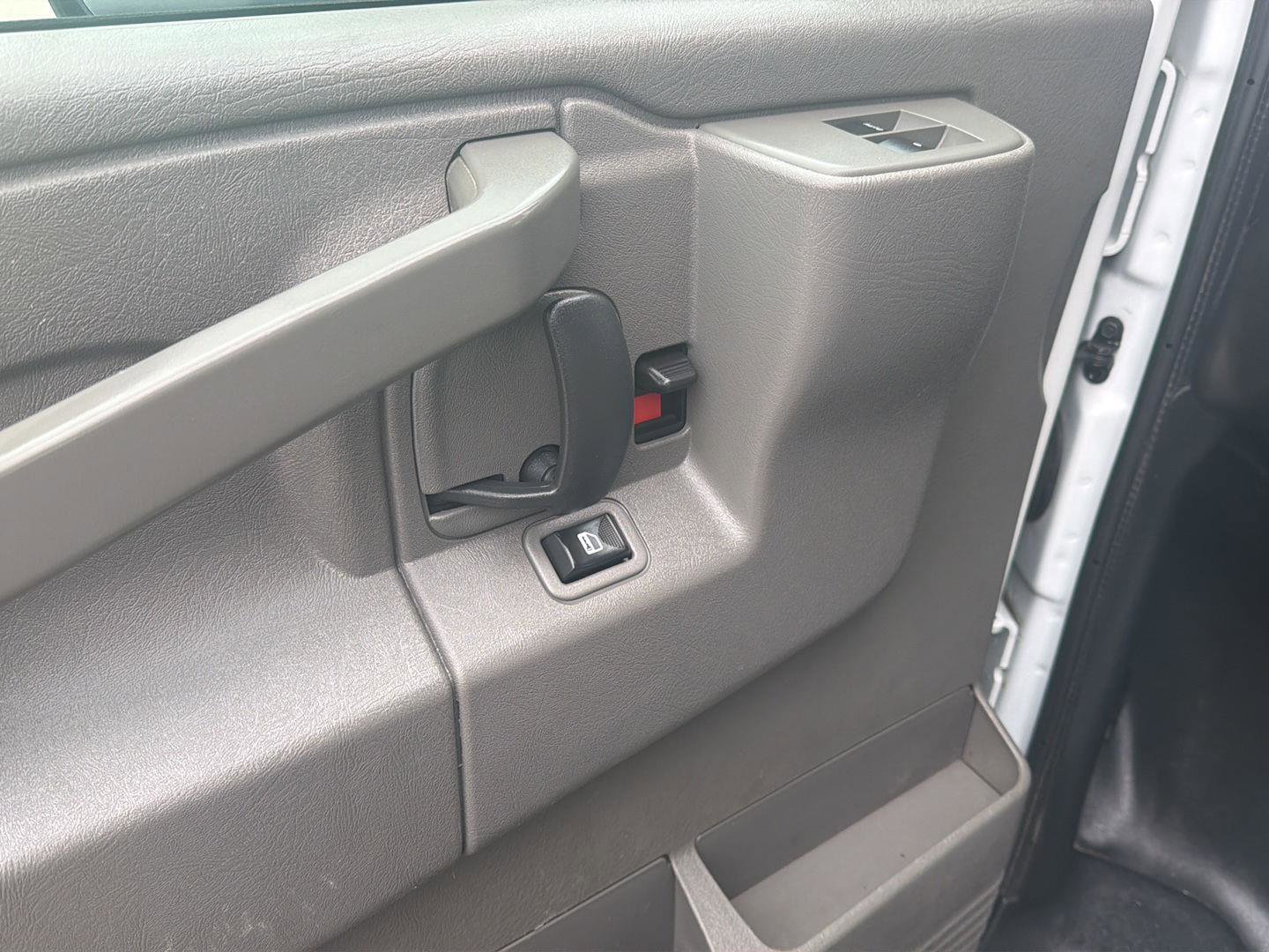 Used 2022 GMC Savana 3500 w/ Power Convenience Package RWD image 13