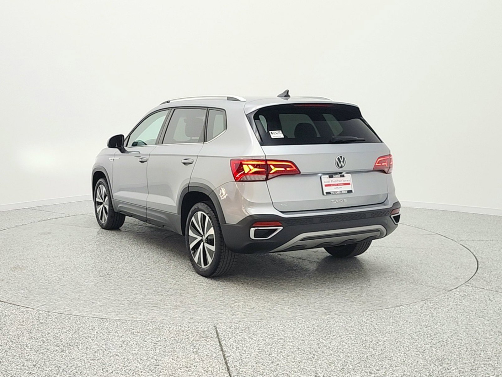 Used 2024 Volkswagen Taos SE FWD image 7