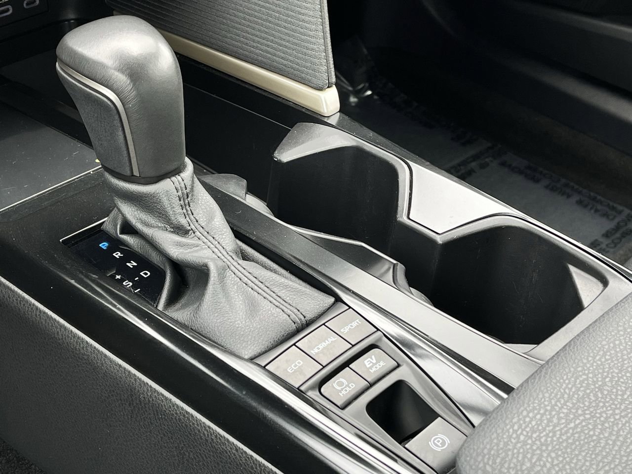 Used 2025 Toyota Camry SE w/ Convenience Package image 17