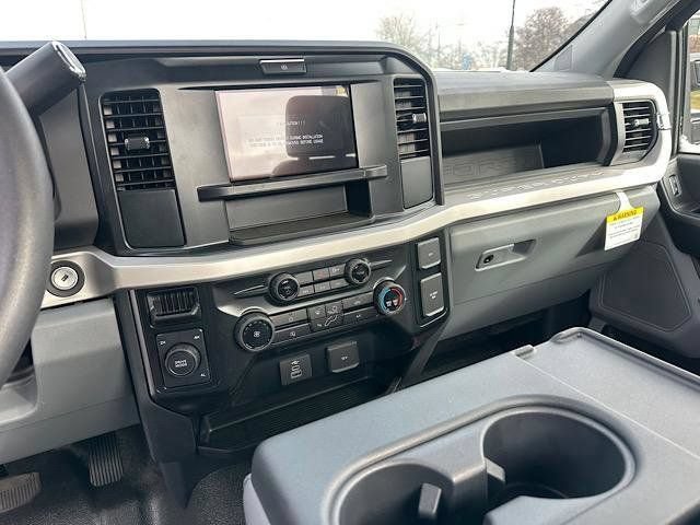 New 2025 Ford F550 4x4 Regular Cab Super Duty image 15