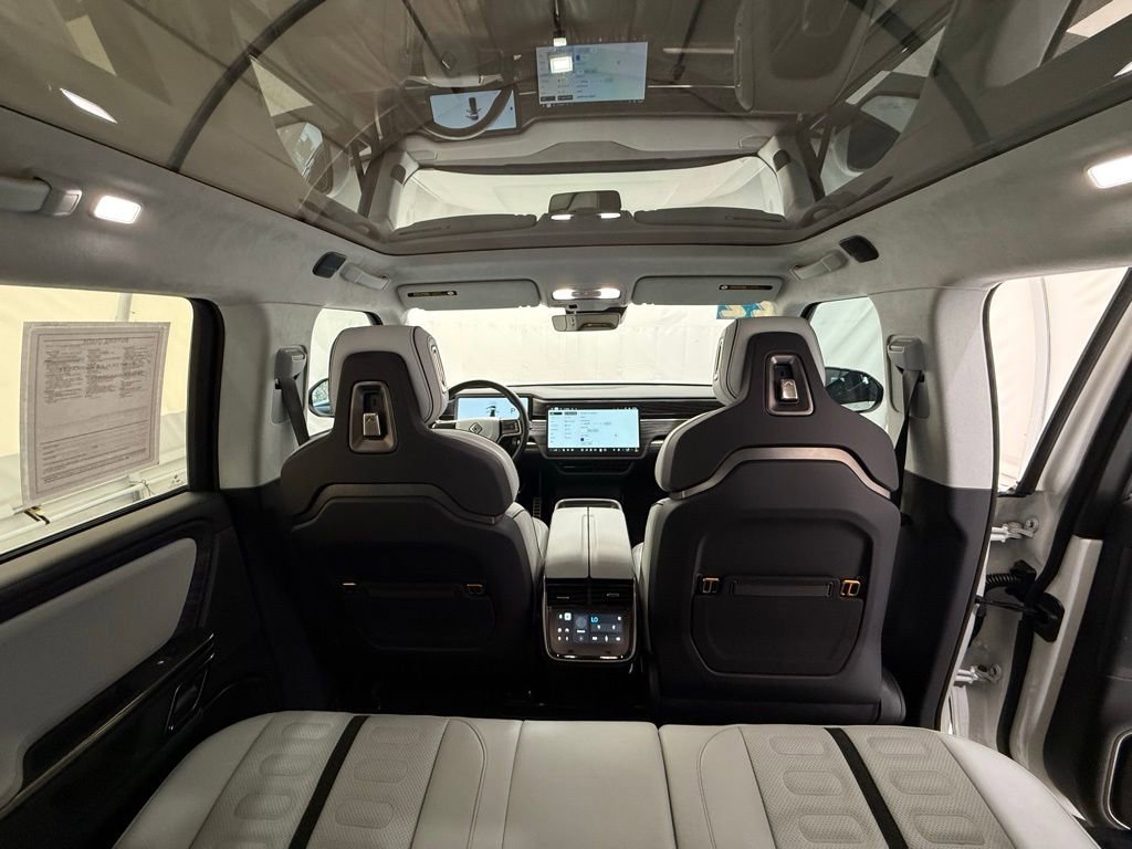 Used 2022 Rivian R1T Adventure image 28