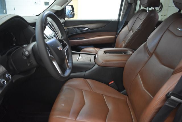 Used 2017 Cadillac Escalade ESV Premium Luxury AWD/4WD image 22