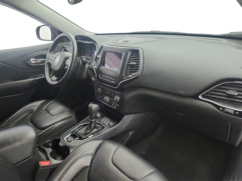 Used 2019 Jeep Cherokee Latitude Plus image 23