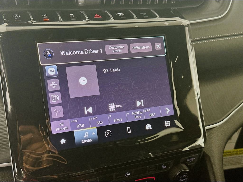 New 2025 Jeep Grand Cherokee Altitude image 13