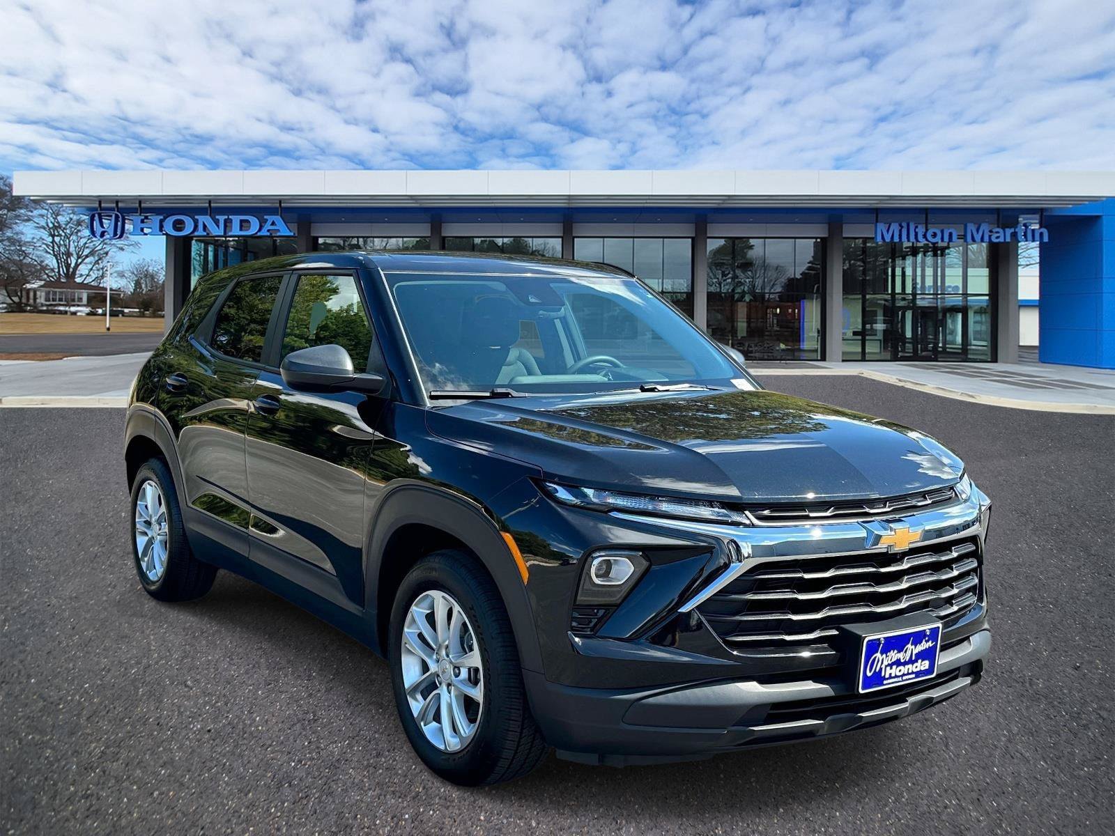 Used 2024 Chevrolet TrailBlazer LS w/ LS Convenience Package FWD image 1