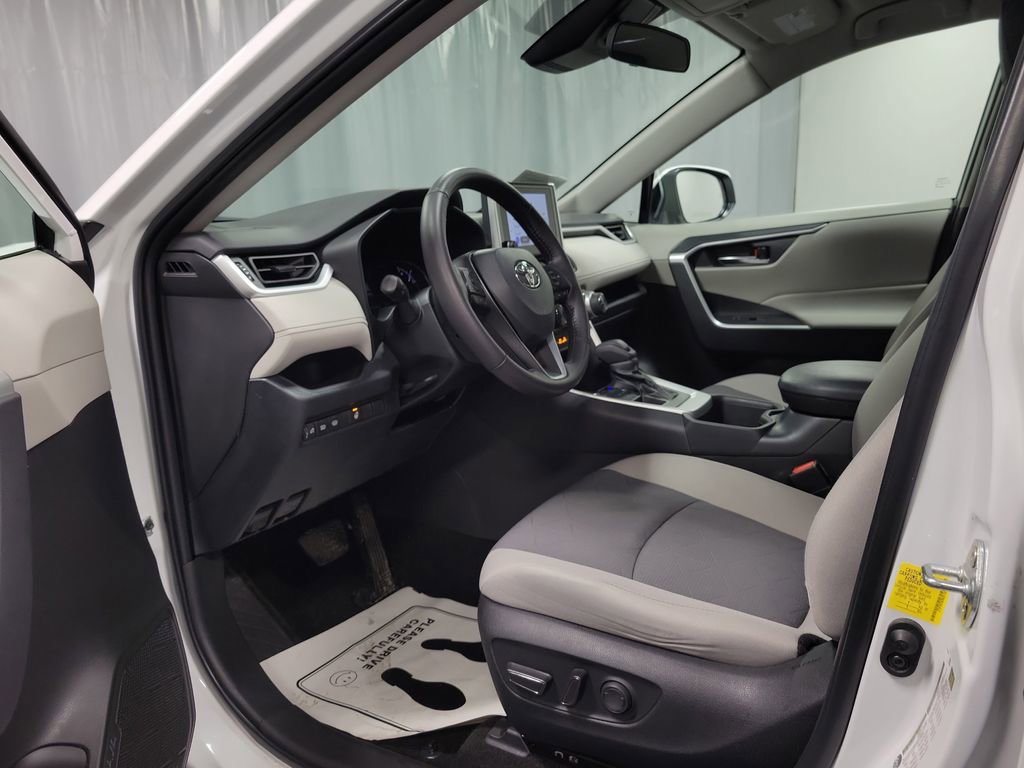 Used 2023 Toyota RAV4 XLE image 12