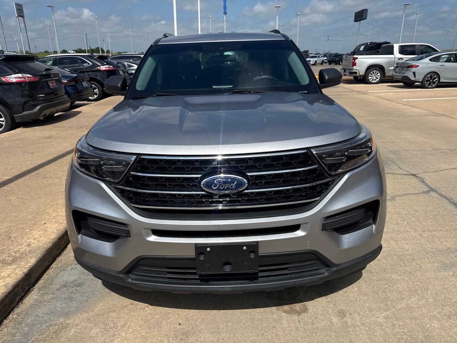 Used 2021 Ford Explorer XLT RWD image 2