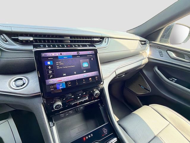 Used 2023 Jeep Grand Cherokee Overland w/ Luxury Tech Group IV AWD/4WD image 27
