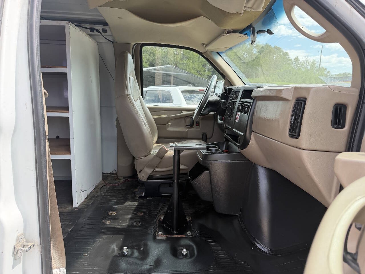Used 2007 Chevrolet Express 2500 RWD image 16