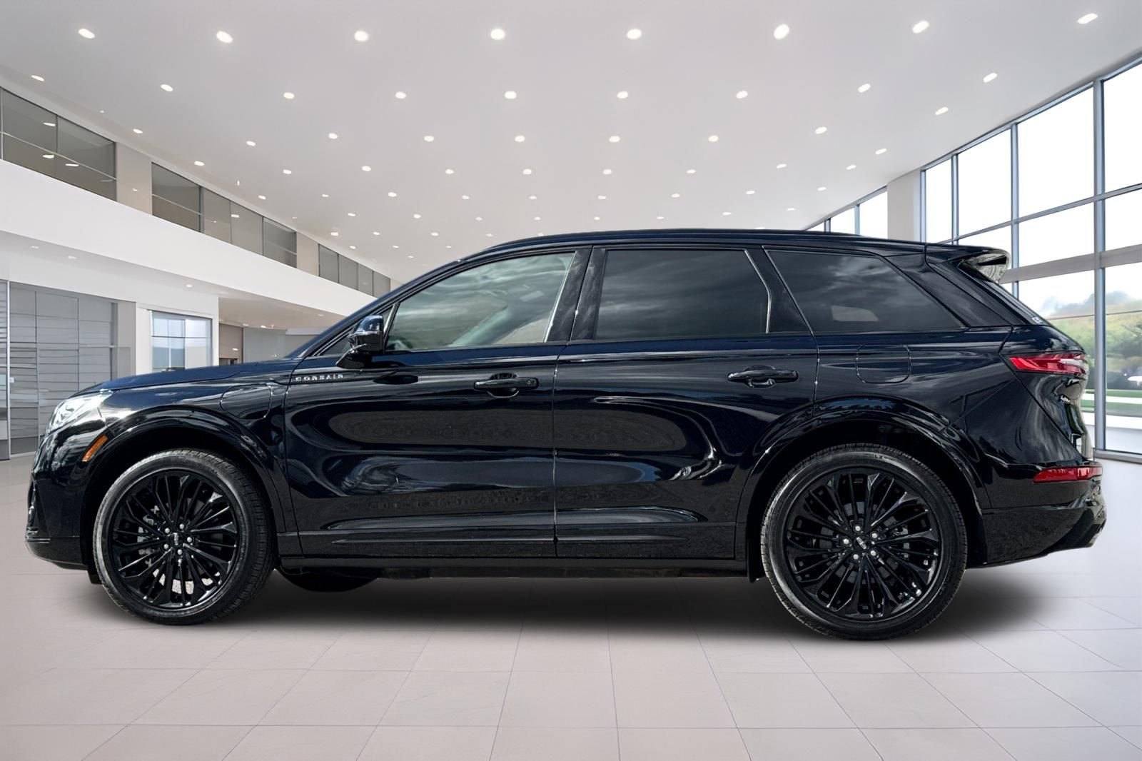 Used 2025 Lincoln Corsair Grand Touring w/ Equipment Group 302A image 7