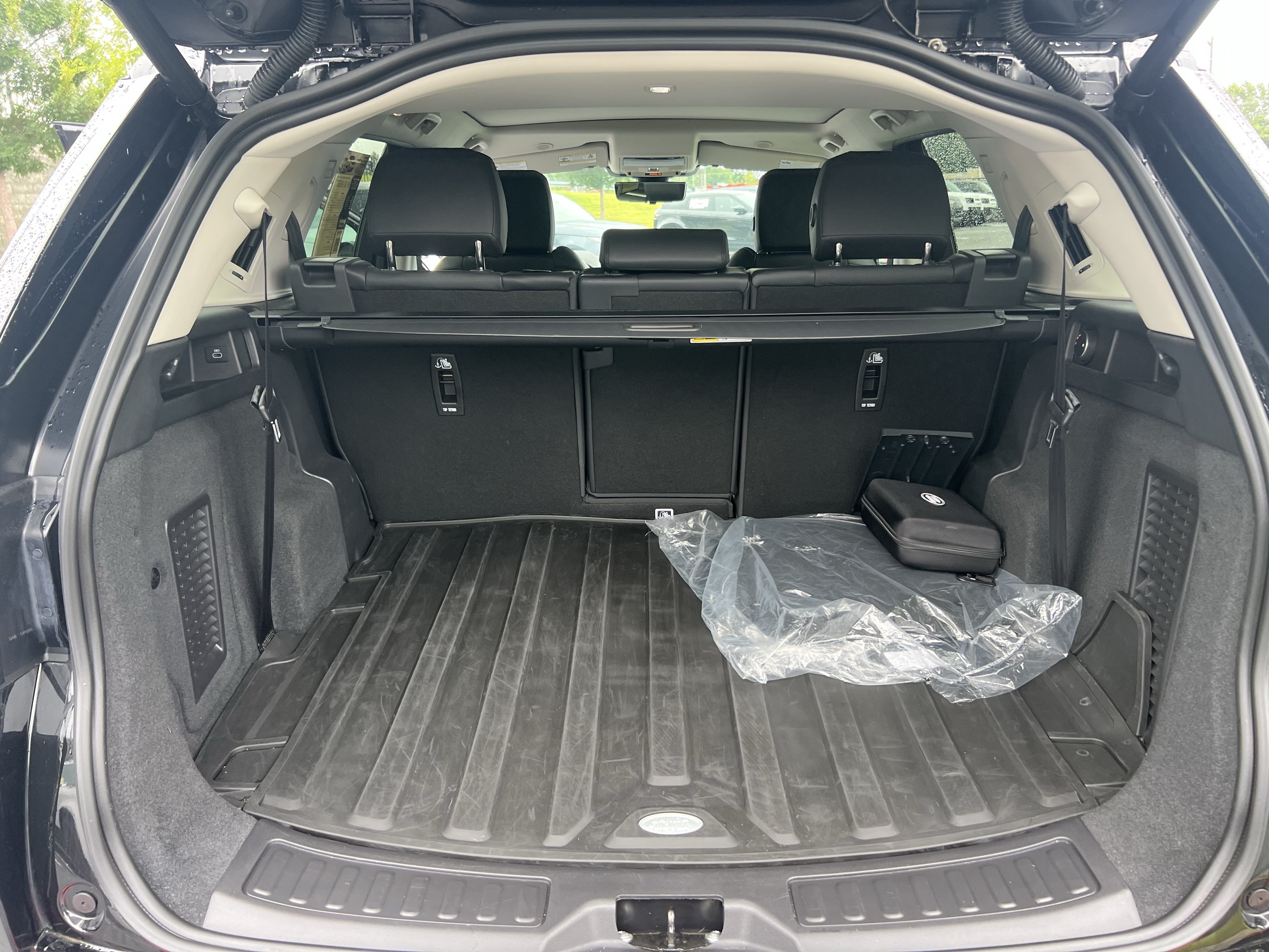 Certified 2025 Land Rover Discovery Sport S AWD/4WD image 36
