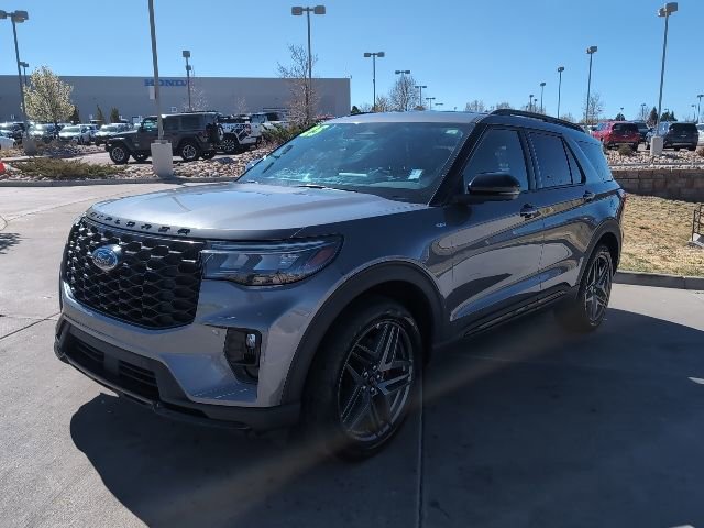 Used 2025 Ford Explorer ST-Line w/ ST-Line Street Pack image 3