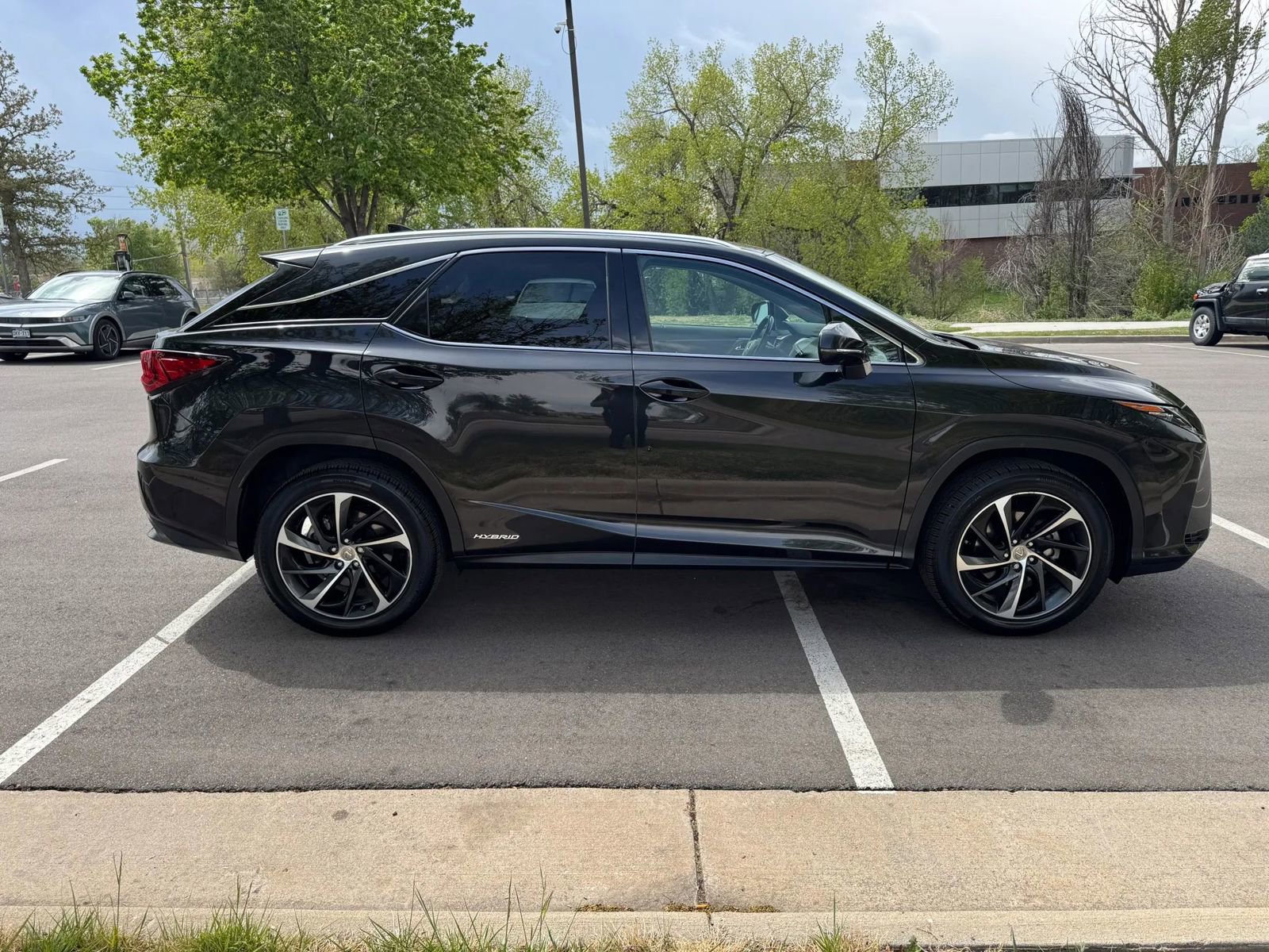 Used 2017 Lexus RX 450h AWD w/ Luxury Package image 4