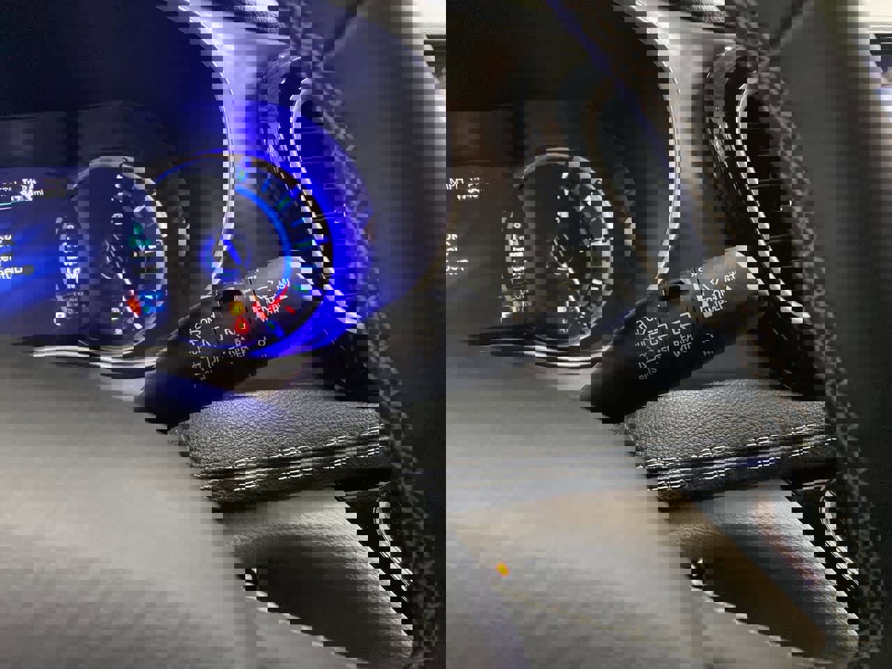 Used 2023 Chrysler Pacifica Touring-L image 23