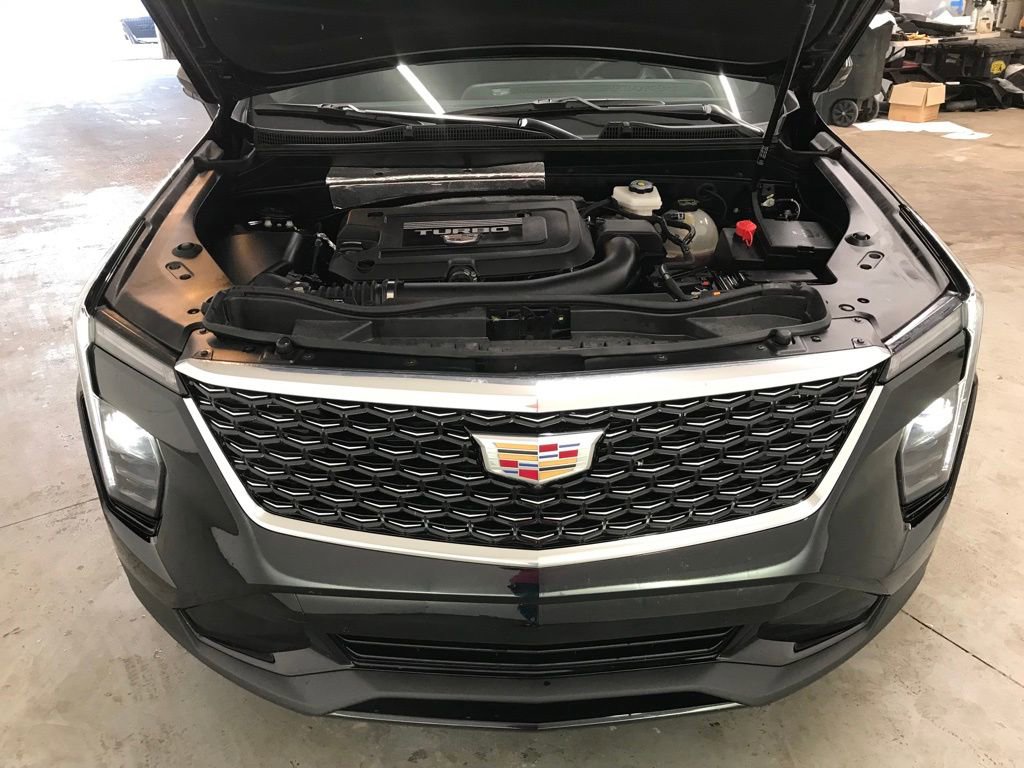 Used 2025 Cadillac XT4 Premium Luxury image 37