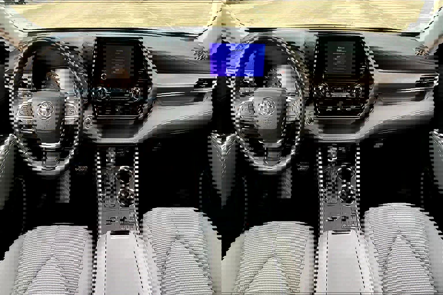 Used 2023 Toyota Highlander LE image 16