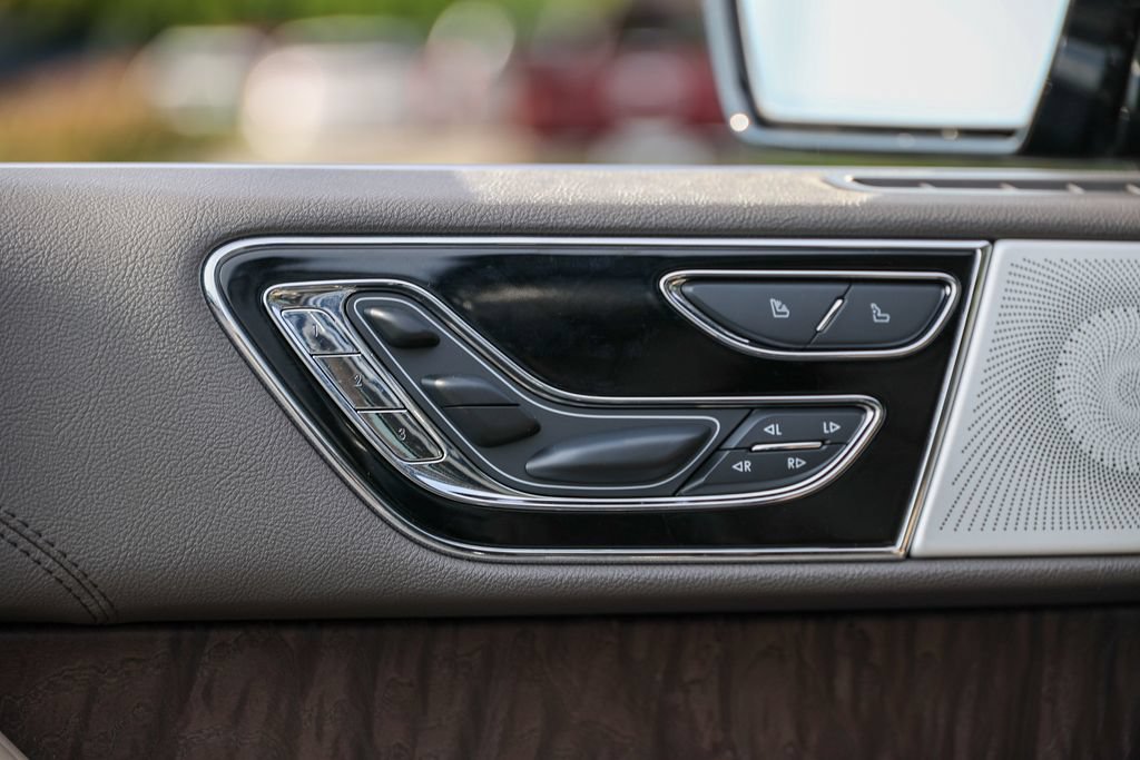 Certified 2022 Lincoln Navigator Reserve AWD/4WD image 5