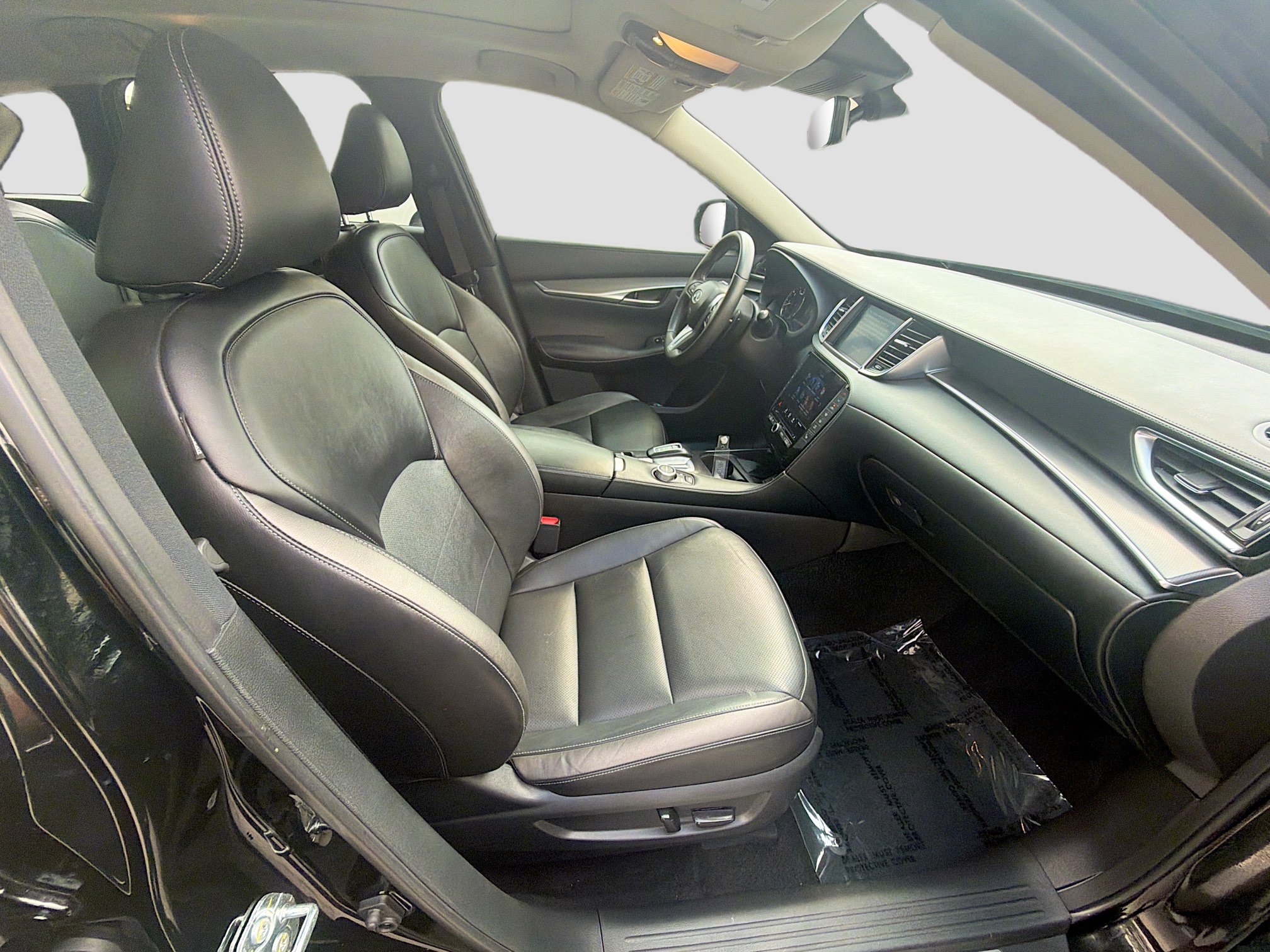 Used 2024 INFINITI QX50 Luxe w/ Accent Package FWD image 33