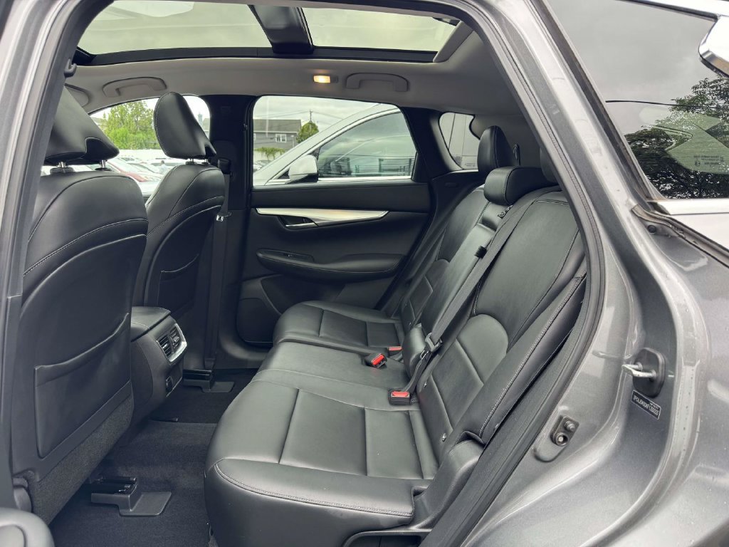 Used 2019 INFINITI QX50 Luxe w/ Navigation Package AWD/4WD image 10