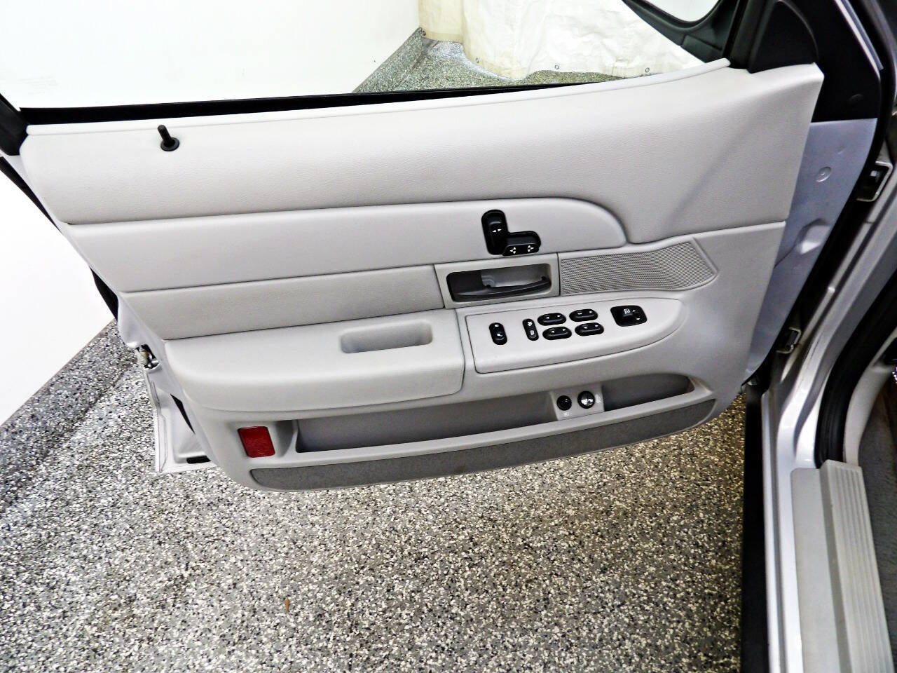 Used 2003 Ford Crown Victoria LX RWD image 7