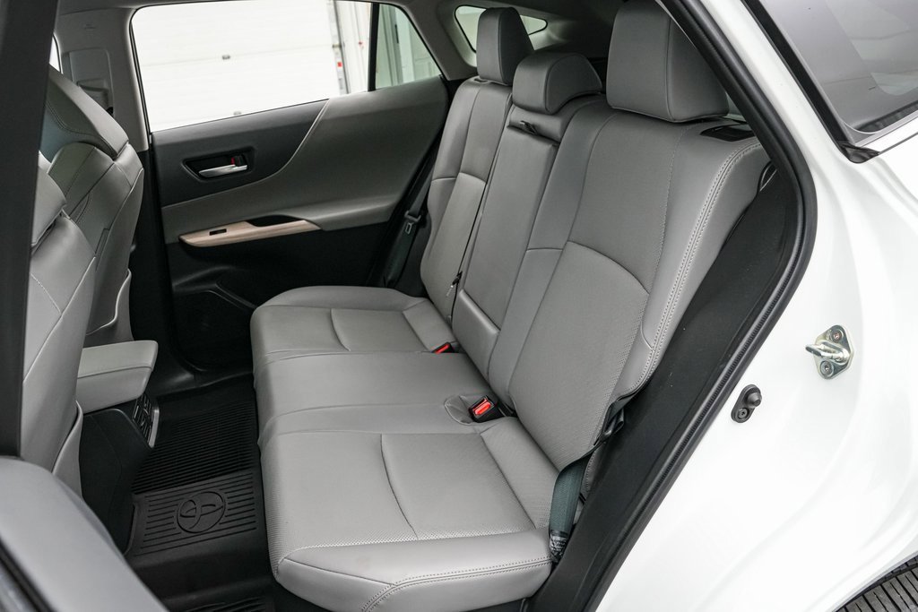 Used 2024 Toyota Venza LE image 18