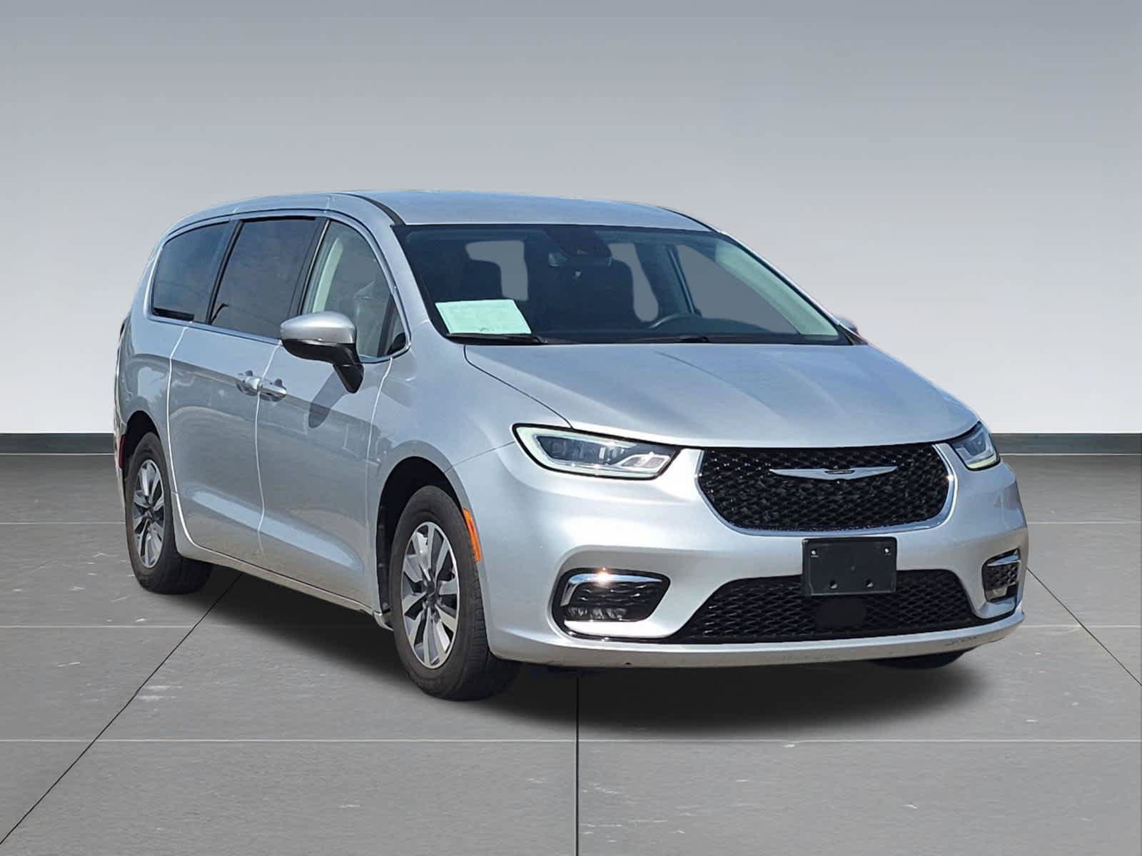 Used 2023 Chrysler Pacifica Touring-L FWD image 8