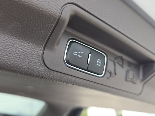 Used 2023 Ford Explorer Platinum w/ Technology Package AWD/4WD image 13
